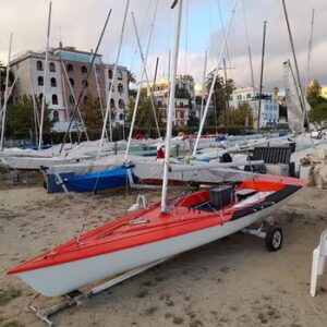 Vendo contender vetroresina perfetto per iniziare con vela wavelength in buone condizioni